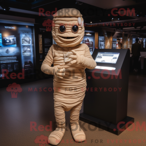 A máscara Tan Mummy tem um...