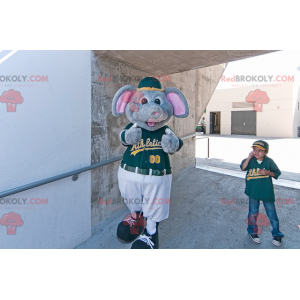 Graues Elefantenmausmaskottchen in der grünen Sportbekleidung -