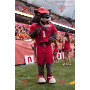 Grijze wolf mascotte in rode sportkleding - Redbrokoly.com