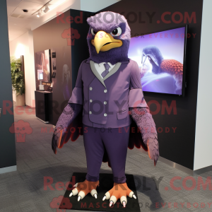 Postava maskota Purple Hawk...