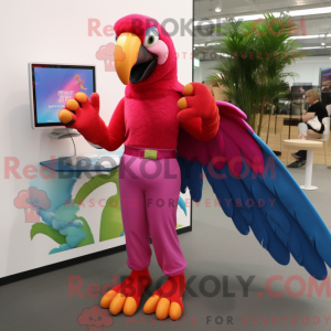 Magenta Macaw maskot...