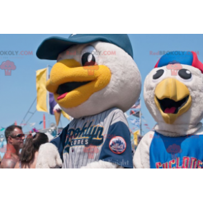 2 mascotes de pássaro gaivota em roupas esportivas -