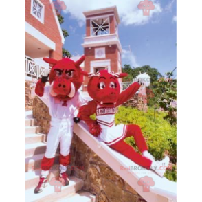 3 mascotes de pais de javalis vermelhos e bebê - Redbrokoly.com