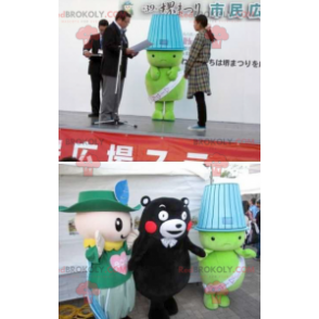 Mascotte grote groene man met een lampenkap op zijn hoofd -