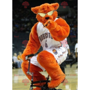 Mascotte d'ours orange avec des lunettes en tenue de basketteur