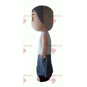 Mascote criança com calças xadrez - Redbrokoly.com