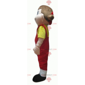 Garota mascote de macacão vermelho com uma camiseta amarela -