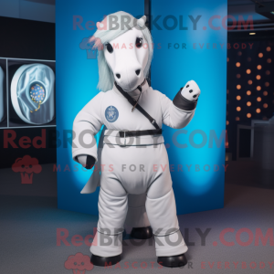 Postava maskota bílého koně...