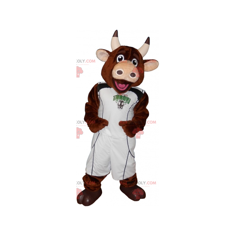 Mascote da vaca marrom com roupa de jogador de basquete -