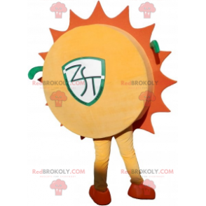 Mascote do sol amarelo e laranja com óculos de sol -