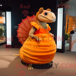 Orange Armadillo maskot...