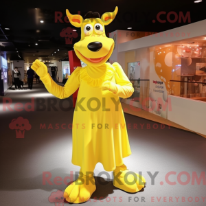 Máscara de vaca amarela com...
