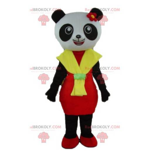 Mascota panda blanco y negro con un vestido rojo y amarillo -