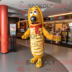 Gold Hot Dogs maskot...