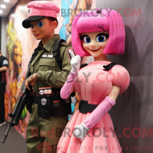 Pink Commando maskot...