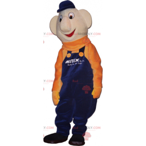 Snowman maskot med blå overall og orange sweater -