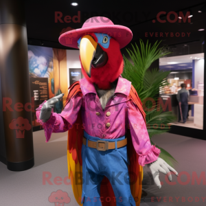 Magenta Macaw maskot...