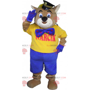 Maskot kočky s policejní čepicí a modrým motýlkem -