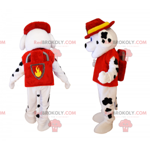 Dalmatische puppymascotte in brandweeruitrusting -