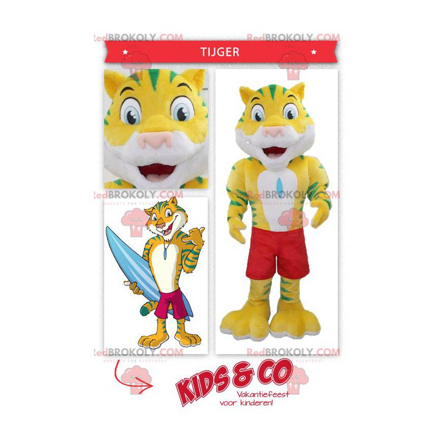 Gelbes und grünes Tigermaskottchen mit Badeshorts -