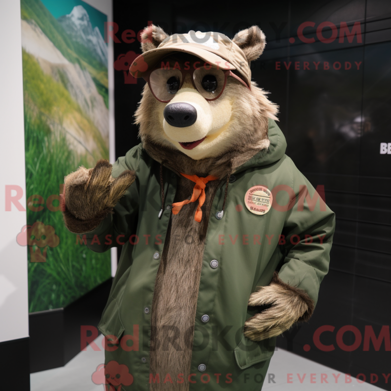 Fantasia de mascote de javali com parka e brincos - Javalis Mascotes - REBROKO_288692 - RedBrokoly.com