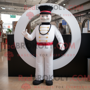 White Ring Master maskot...