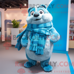 Fantasia de mascote de marmota azul-celeste com jeans e cachecóis - Mascotes marmota - REBROKO_289089 - RedBrokoly.com