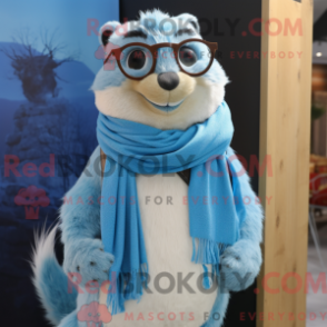 Fantasia de mascote de marmota azul-celeste com jeans e cachecóis - Mascotes marmota - REBROKO_289091 - RedBrokoly.com