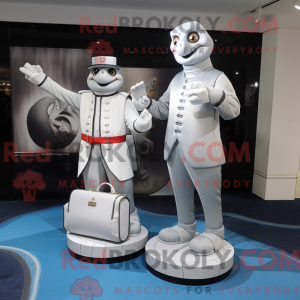 Silver Ring Master maskot...