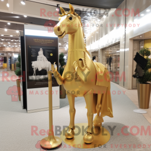 Máscara de Cavalo Dourado...