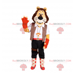 Mascota León con traje de aventurero. - Redbrokoly.com