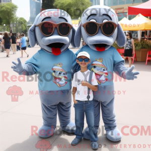 Grey Hot Dogs maskot...