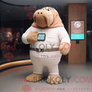Kremowa maskotka Walrus...