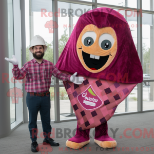 Magenta Pizza Slice maskot...