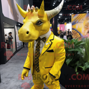 Gul Triceratops maskot...