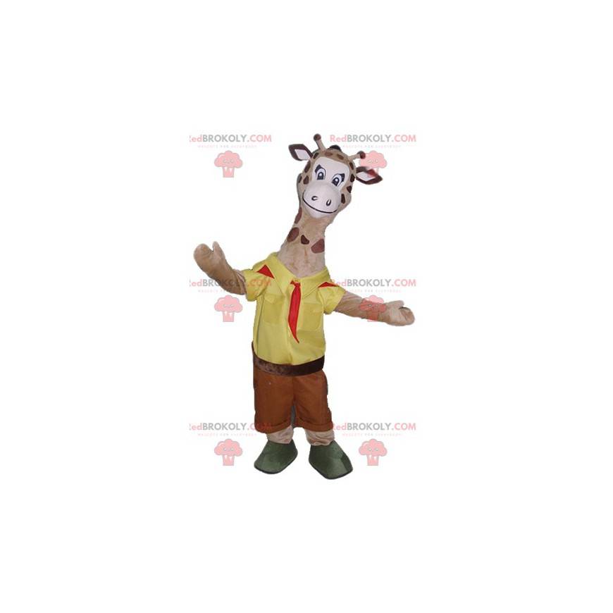 Mascota de la jirafa marrón en traje de explorador amarillo y