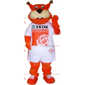 Mascotte d'écureuil roux avec tenue de sport blanche -