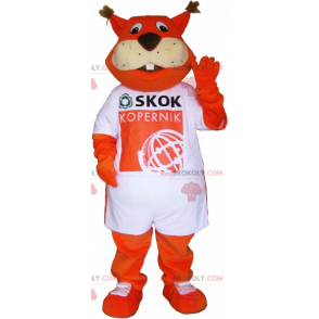 Esquilo-vermelho mascote com roupa esportiva branca -