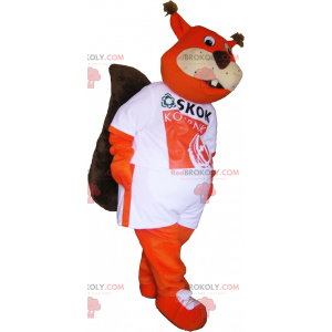 Esquilo-vermelho mascote com roupa esportiva branca -