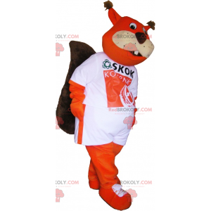 Mascotte d'écureuil roux avec tenue de sport blanche -