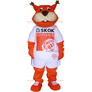 Esquilo-vermelho mascote com roupa esportiva branca -