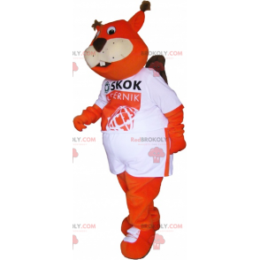 Czerwona wiewiórka maskotka z białą odzież sportową -
