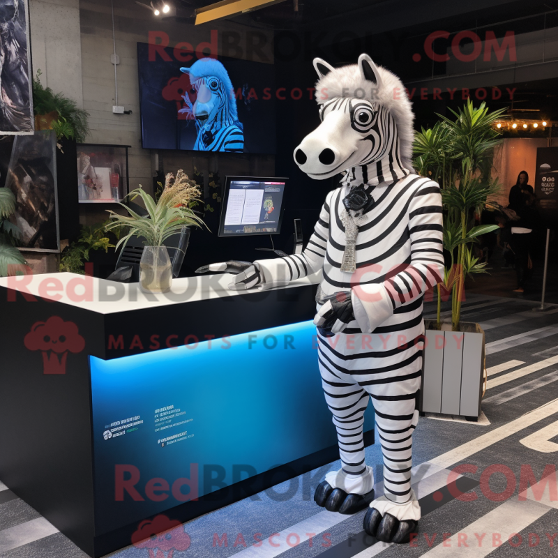 Fantasia de mascote zebra branca com paletó e cachecóis - Mascotes zebra - REBROKO_297857 - RedBrokoly.com
