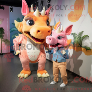 Peach Triceratops maskot...