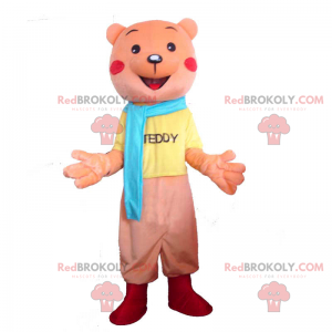 Mascote urso rosa com roupa completa e lenço azul -