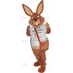 Mascotte coniglio marrone con la sua borsa a tracolla -