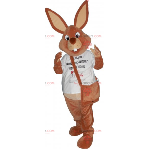 Mascotte lapin marron avec son sac en bandoulière -