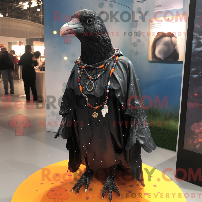 Fantasia de mascote de codorna preta com capa de chuva e colares - Mascotes de codorna - REBROKO_301376 - RedBrokoly.com