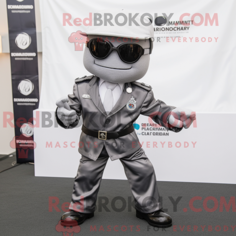 Fantasia de mascote Silver Para Commando com paletó e abotoaduras - Mascotes do Para Commando - REBROKO_302832 - RedBrokoly.com