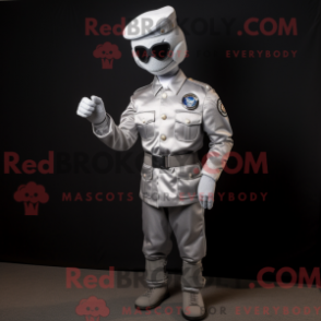 Silver Para Commando maskotdräkt med kostymjacka och manschettknappar - Para Commando Mascots - REBROKO_302835 - RedBrokoly.com